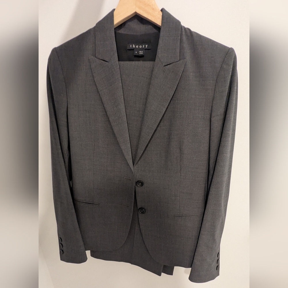Theory Charcoal Woman's Set